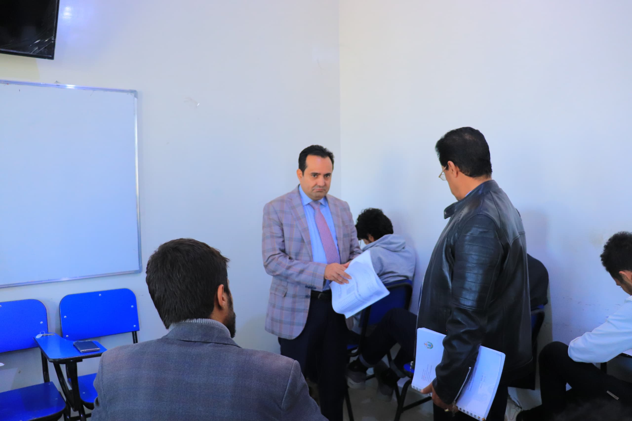 الجامعة التخصصية الحديثة تدشن عملية الإمتحانات النهائية للفصل الدراسي الاول