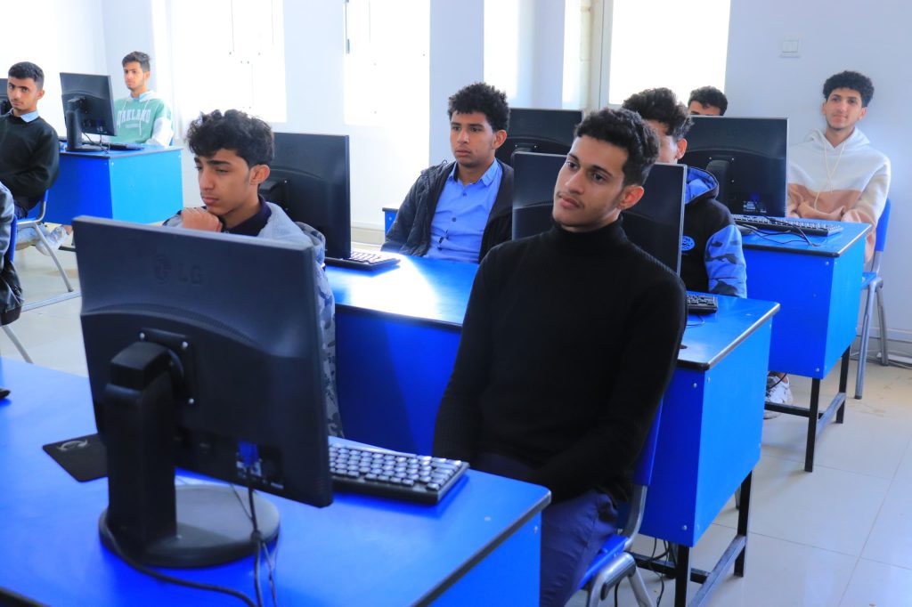 مدرسة سام الأهلية في زيارة علمية ملهمة إلى الجامعة