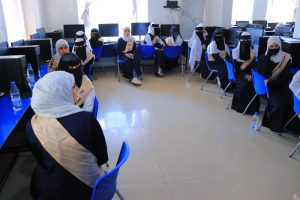زيارة علمية لمعامل الجامعة التخصصية الحديثة