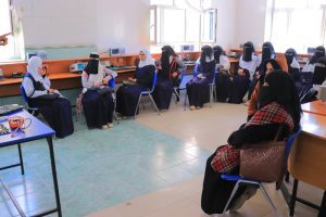 زيارة علمية لطالبات المدارس إلى الجامعة