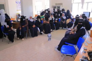 زيارة علمية لطالبات المدارس إلى الجامعة