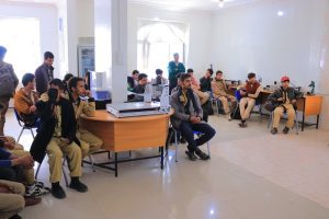 مدرسة الكبسي في زيارة للجامعة التخصصية الحديثة
