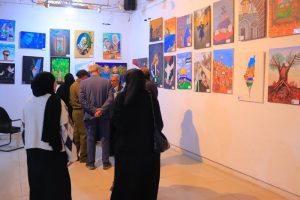 الجامعة تشارك في معرض الفنون التشكيلية