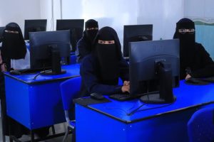 زيارة طالبات مدارس الشورى الى الجامعة التخصصية الحديثة