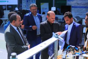 نائب الوزير يزور ركن الجامعة