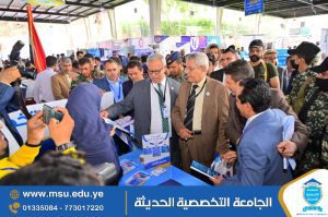 معرض صنعاء التعليمي الثاني | البروفسور بن حبتور يزور جناح الجامعة ويشيد بمكانتها