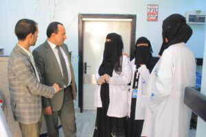 أمين عام الجامعة التخصصية الحديثة يتفقد التدريب السريري للطلاب