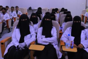 زيارة علمية لطلبة الصيدلة إلى شركات الأدوية في اليمن | طلبة الصيدلة الجامعة التخصصية الحديثة | التعرف على مراحل تصنيع الأدوية في اليمن | تدريب طلبة الصيدلة على التصنيع الدوائي | زيارة لطلبة الصيدلة إلى شركتي الدوائية والعالمية