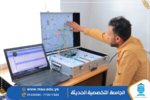 معمل PLC في قسم هندسة الميكاترونكس بالجامعة التخصصية الحديثة