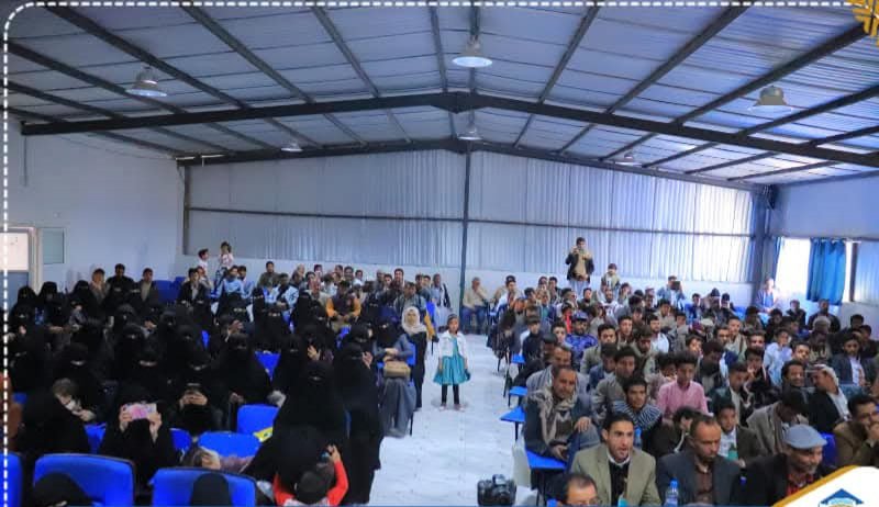 تكريم أوائل ومدرسي ثانوية عمر بن عبد العزيز النموذجية