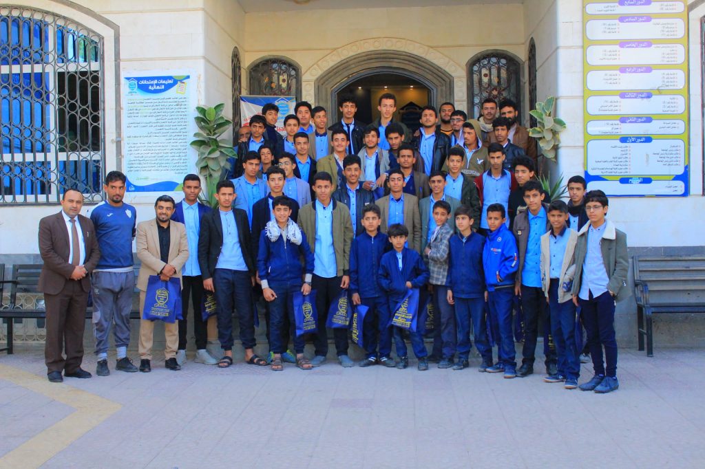طلاب مدرسة الازدهار في زيارة علمية إلى الجامعة 