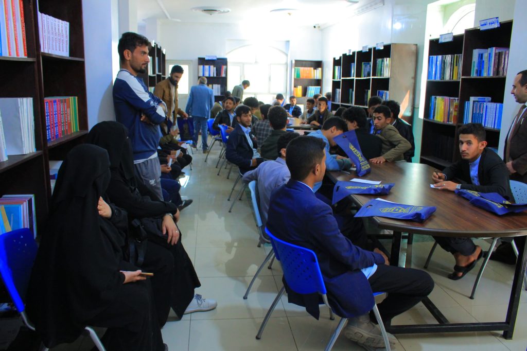 طلاب مدرسة الازدهار في زيارة علمية إلى الجامعة 