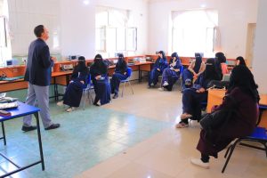 زيارة علمية لمعامل الجامعة التخصصية الحديثة