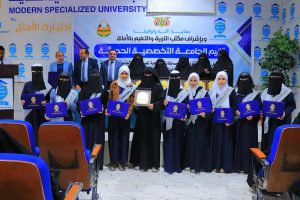 تكريم المدارس الفائزة في المسابقة المنهجية للمرحلة الثانوية (إناث)