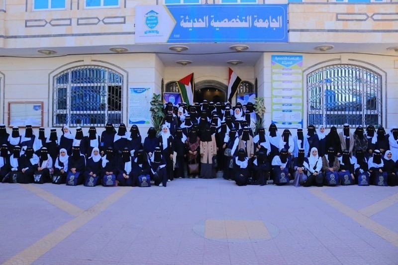 زيارة علمية لطالبات المدارس إلى الجامعة