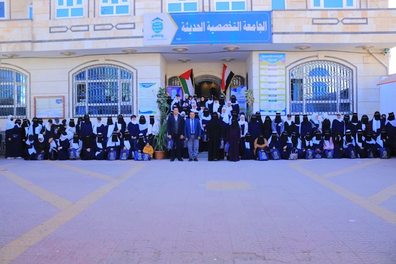 Modern Specialized University welcomes a group of students from schools in the capital