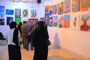 الجامعة تشارك في معرض الفنون التشكيلية