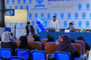 مناقشة مجموعة من المشاريع المتنوعة في مقرر تحليل وتصميم النظم