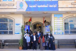 مدرسة فخر اليمن في زيارة للجامعة