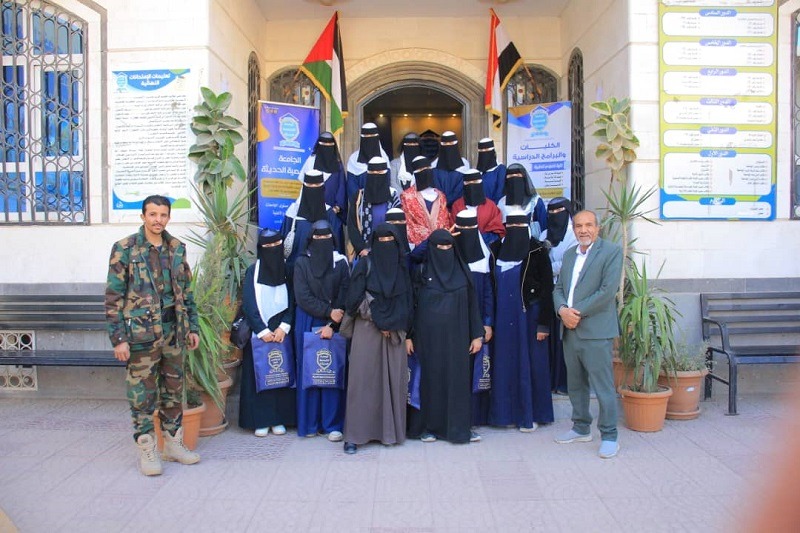 زيارة علمية لطالبات مدرسة الوليد للجامعة