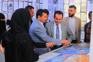 معرضا فنيا في الرسم الحر