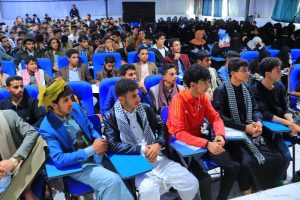 حضور طلابي كثيف