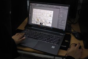 مناقشة مشاريع مقرر تصميم العلامات التجارية والشعارات
