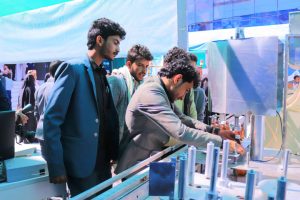 نائب الوزير يزور ركن الجامعة 