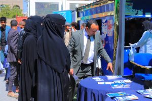 نائب الوزير يزور ركن الجامعة 