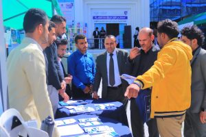 نائب الوزير يزور ركن الجامعة 