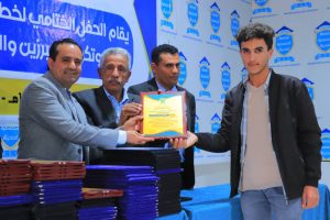 تكريم الطلبة المبدعين في الجامعة التخصصية الحديثة