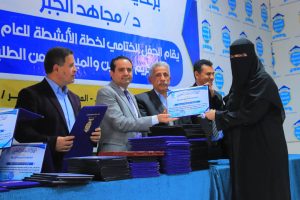 تكريم الطلبة الفائزين