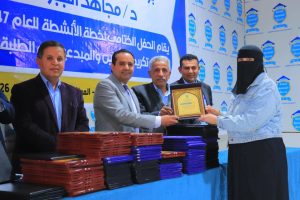 تكريم الكادر المبدعين في الجامعة التخصصية الحديثة