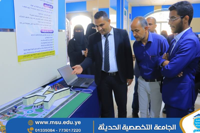 طلبة تقنية المعلومات يناقشوا مشاريع انترنت الاشياء والانظمة المدمجة