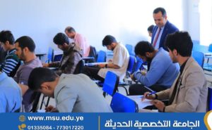 رئيس الجامعة يجري جولة تفقدية لسير الامتحانات