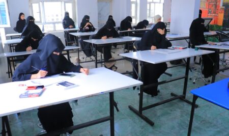 الجامعة التخصصية الحديثة تقيم دورة الرسم الحر 