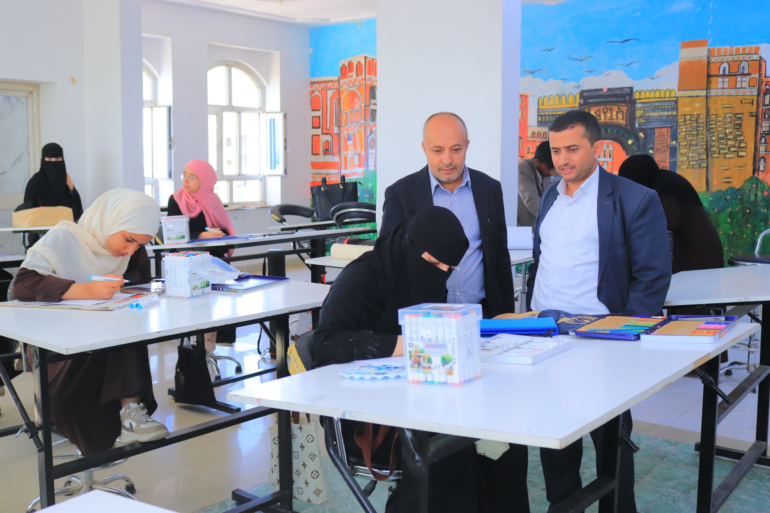 الجامعة التخصصية الحديثة تنفذ دورة الإظهار المعماري لطلبة التصميم الداخلي