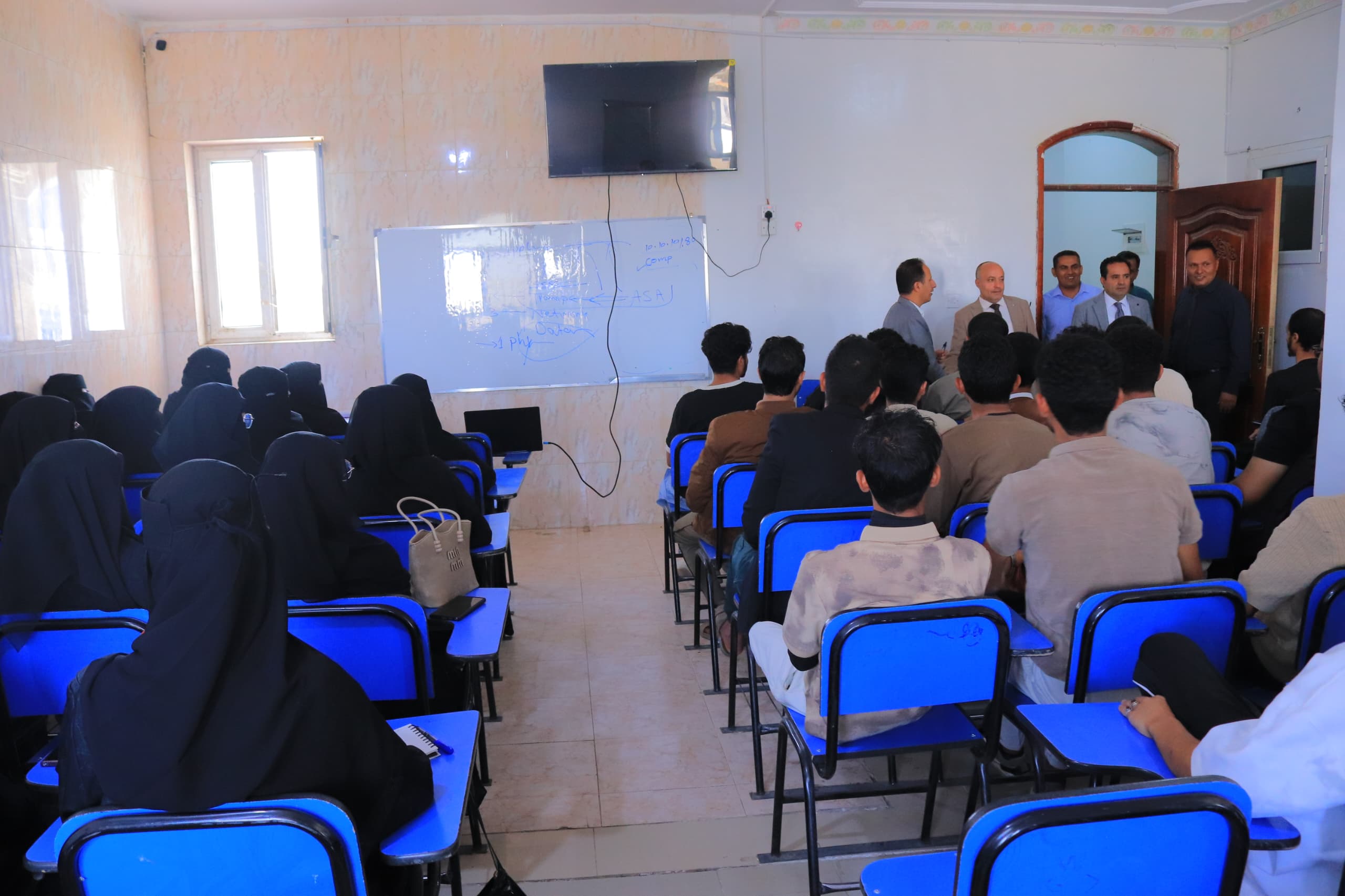 الجامعة التخصصية الحديثة تدشن العام الدراسي 2026-2027