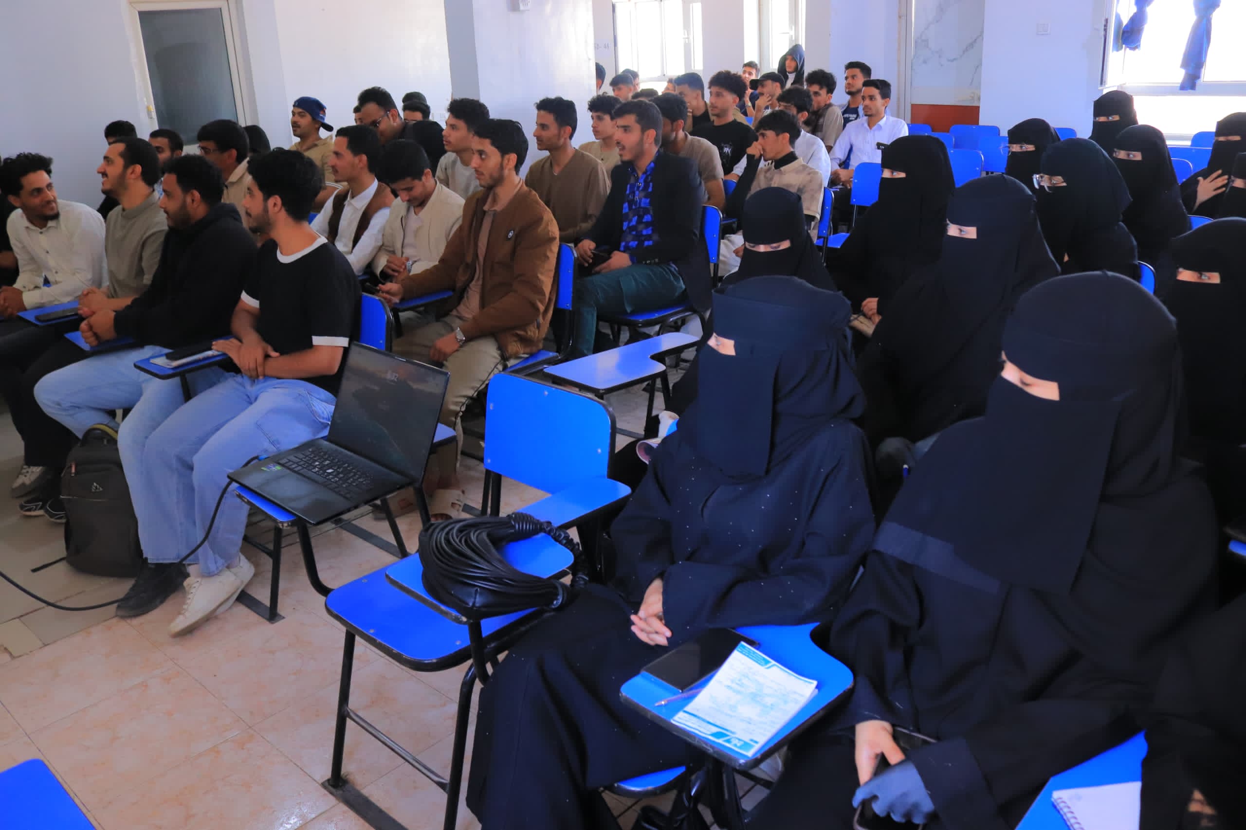 تسجيل الجامعة التخصصية الحديثة