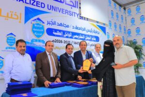 تكريم الاوائل بالدروع والشهائد