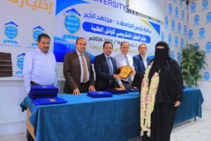 تكريم الاوائل بالدروع والشهائد