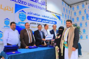 تكريم الاوائل بالدروع والشهائد