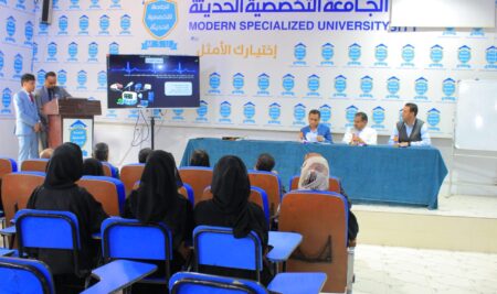 مشروع مبتكر لتطوير جهاز محمول لمراقبة العلامات الحيوية باستخدام إنترنت الأشياء الطبية