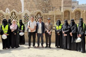  نزول ميداني لطلبة قسم التصميم الداخلي إلى مدينة صنعاء القديمة | نزول ميداني لطلبة التصميم الداخلي إلى صنعاء القديمة | قسم التصميم الداخلي بالجامعة التخصصية الحديثة دكتور سليم صالح | آليات الحفاظ العمراني والترميم والتراث المعماري