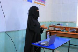 تصميم واجهات المحلات في اليمن | مشاريع الواقع الافتراضي في الجامعة التخصصية الحديثة | الواقع الافتراضي باستخدام Blender | 