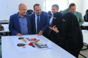 طلبة المستوى الأول بالجامعة التخصصية الحديثة | الملمس في التصميم الداخلي | عالم الملمس لاستكشاف الخامات والمواد | توظيف الملمس والضوء واللون