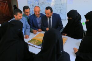 طلبة المستوى الأول بالجامعة التخصصية الحديثة | الملمس في التصميم الداخلي | عالم الملمس لاستكشاف الخامات والمواد | توظيف الملمس والضوء واللون