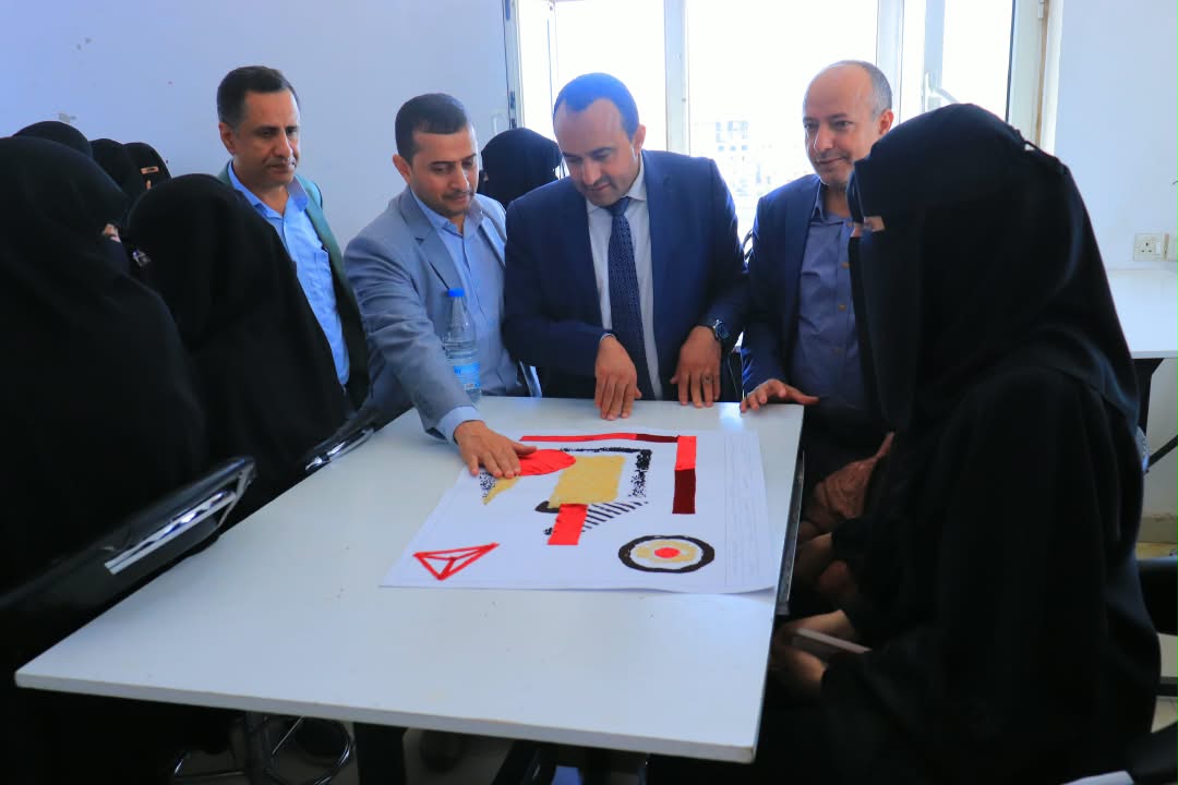 تجربة إبداعية في عالم الملمس لطلاب هندسة التصميم الداخلي | الجامعة التخصصية الحديثة