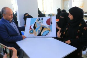 طلبة المستوى الأول بالجامعة التخصصية الحديثة | الملمس في التصميم الداخلي | عالم الملمس لاستكشاف الخامات والمواد | توظيف الملمس والضوء واللون