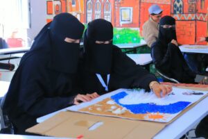 طلبة المستوى الأول بالجامعة التخصصية الحديثة | الملمس في التصميم الداخلي | عالم الملمس لاستكشاف الخامات والمواد | توظيف الملمس والضوء واللون